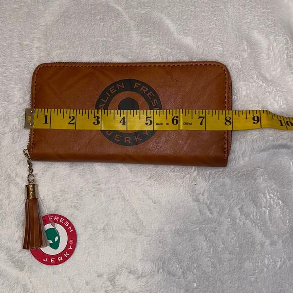 Alien Fresh Jerky Wallet Faux Leather - Picture 7 of 9